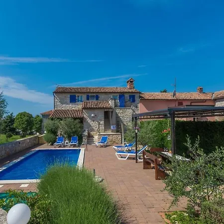 Stone House Meri With Shared Pool בית הארחה 4*