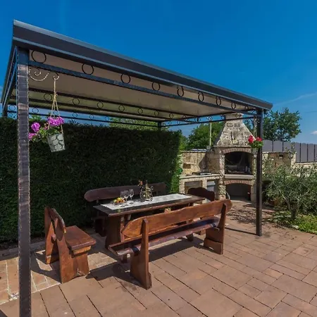 בית הארחה Stone House Meri With Shared Pool