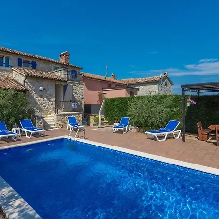 Stone House Meri With Shared Pool בית הארחה 4*