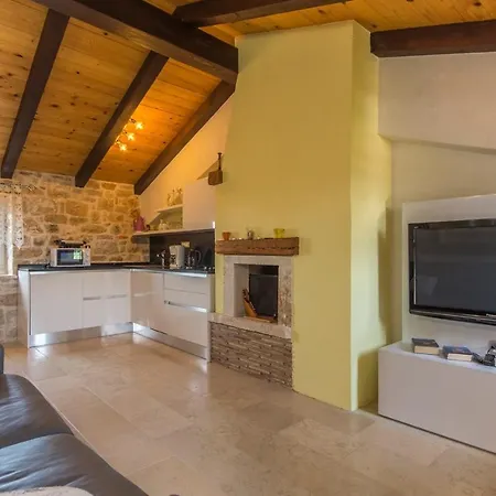 בית הארחה Stone House Meri With Shared Pool Kadumi