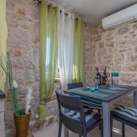 בית הארחה Stone House Meri With Shared Pool Kadumi