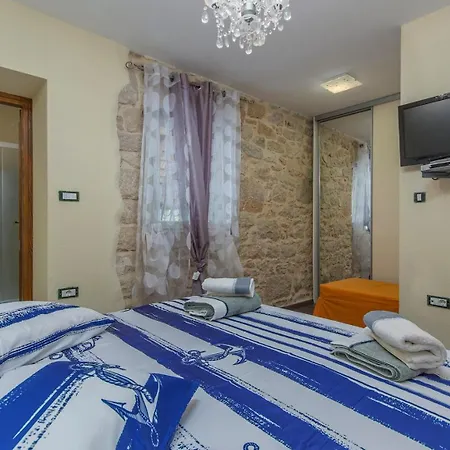 בית הארחה Stone House Meri With Shared Pool 4*
