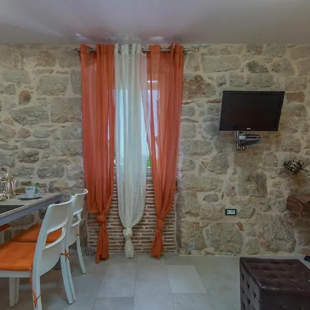בית הארחה Stone House Meri With Shared Pool