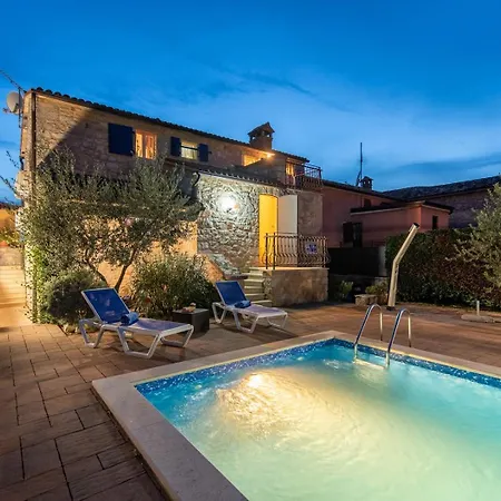 בית הארחה Stone House Meri With Shared Pool