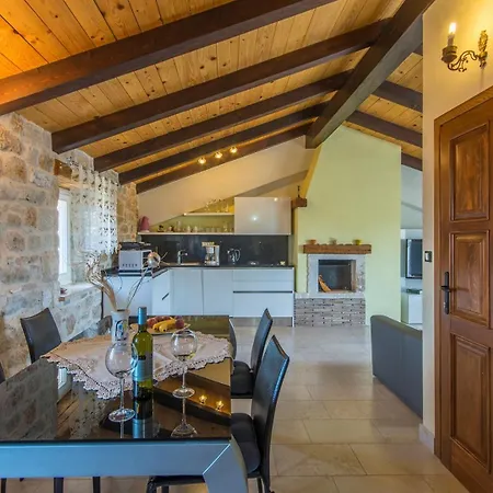 בית הארחה Stone House Meri With Shared Pool