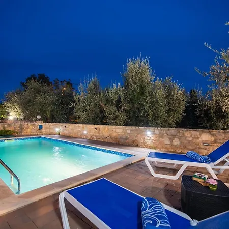 בית הארחה Stone House Meri With Shared Pool