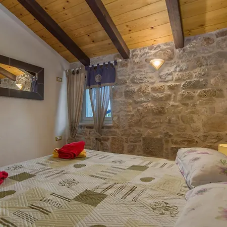 בית הארחה Stone House Meri With Shared Pool 4*