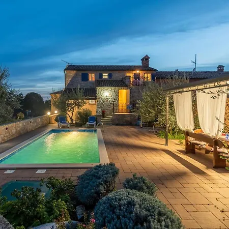 בית הארחה Stone House Meri With Shared Pool 4*
