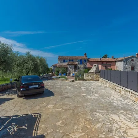 בית הארחה Stone House Meri With Shared Pool Kadumi