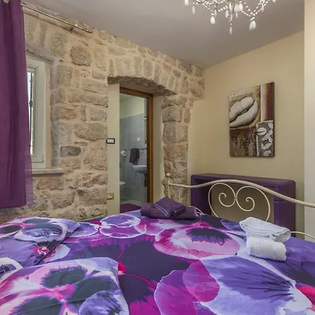 Stone House Meri With Shared Pool 4* Kadumi