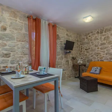 Pensión Stone House Meri With Shared Pool Kadumi