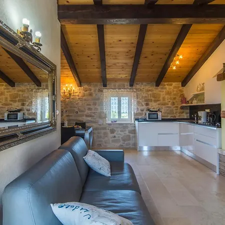 Pensión Stone House Meri With Shared Pool Kadumi