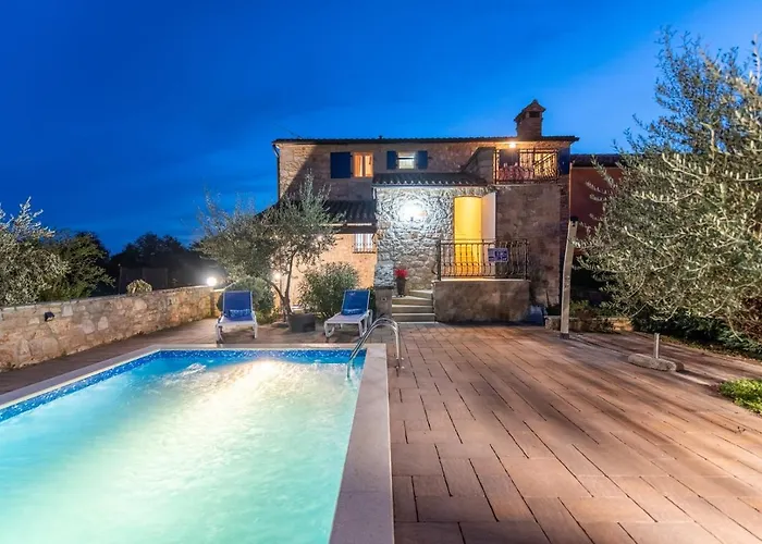 Stone House Meri With Shared Pool Gostinjska kuća