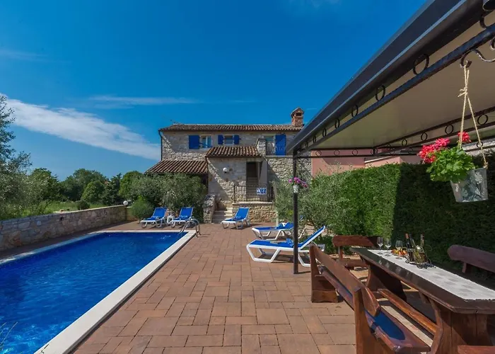 Gostinjska kuća Stone House Meri With Shared Pool