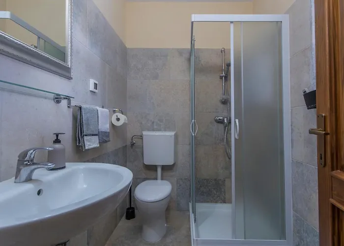 Gostinjska kuća Stone House Meri With Shared Pool