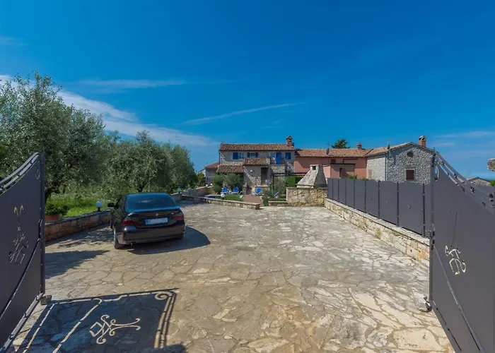 Gostinjska kuća Stone House Meri With Shared Pool Kadumi